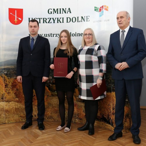 Wręczenie nagród i stypendiów uzdolnionej młodzieży